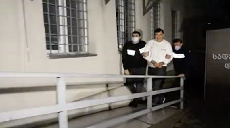 Первые кадры арестованного Саакашвили — видео
