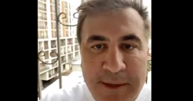 Премьер Грузии: Полицейские открыли дверь квартиры, где укрывался Саакашвили ключем
