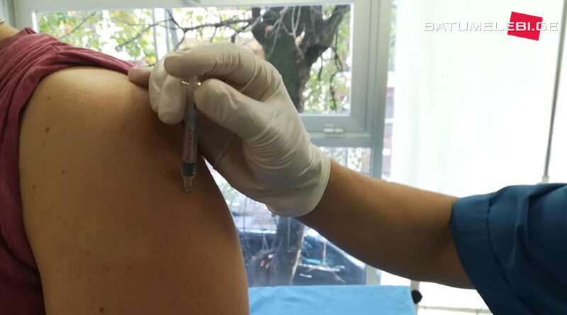 В Грузии стартует вакцинация бустерной дозой: кто может привиться от ковида в третий раз?