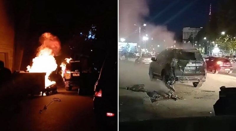 В Тбилиси сгорел мусорный бак, а с ним и припаркованный рядом автомобиль