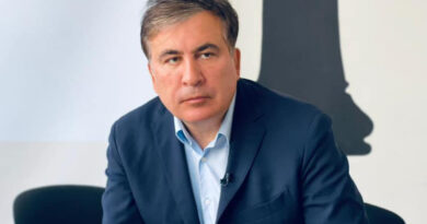 Адвокат: Саакашвили упал, его унесли на носилках