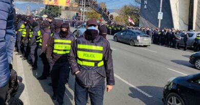На акции у здания суда, где рассматривалось дело против Саакашвили задержано 15 человек