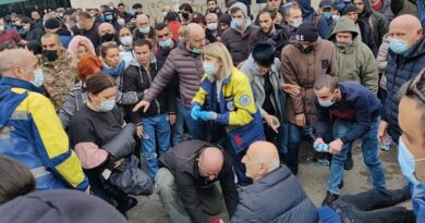 На митинге перед зданием суда пострадал оператор TV Kavkasia