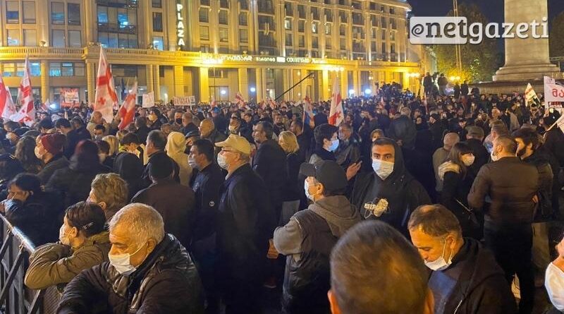 В центре Тбилиси на Площади Свободы проходит митинг оппозиции