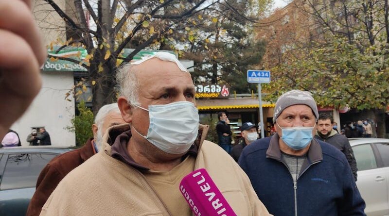 В Грузии участник акции протеста получил удар по голове
