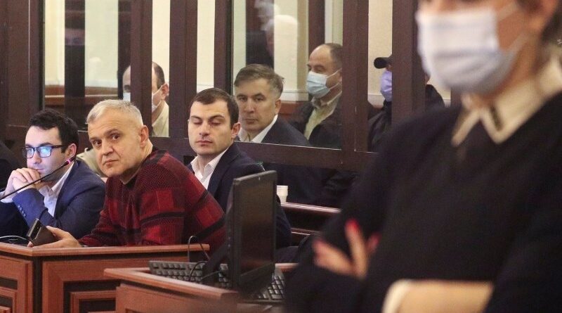 Судья объяснил почему Саакашвили позволили озвучивать политические заявления
