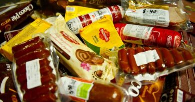 В Грузии задержали обвиняемых в продаже продуктов с мусорной свалки