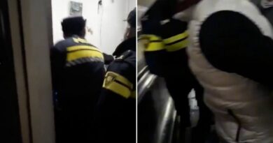 Полицейские обвиняемые в насилии над несовершеннолетним заявили, что их нет кадрах снятых в метро