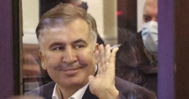 Саакашвили будет присутствовать на своем судебном процессе