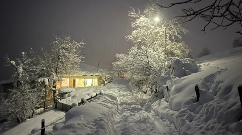 Снежная ночь в горном селе Аджарии — Фоторепортаж