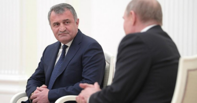 Бибилов заявил, что Южной Осетии лучше войти в состав России