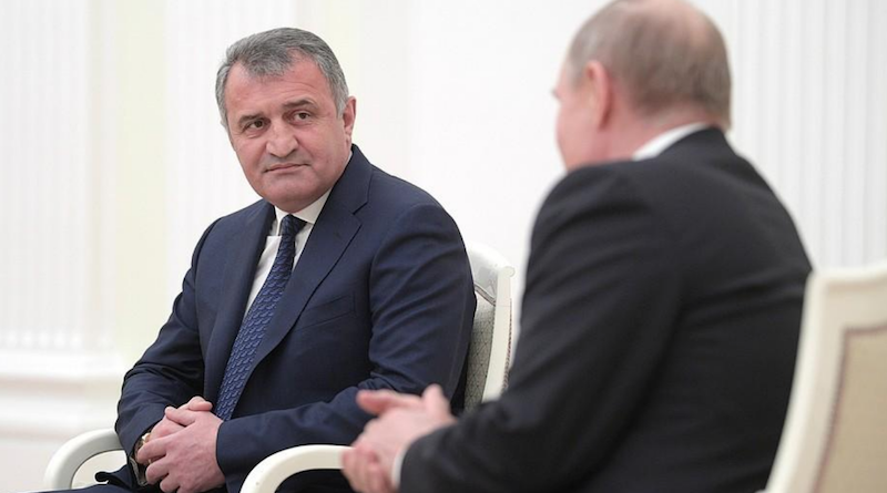 Бибилов заявил, что Южной Осетии лучше войти в состав России
