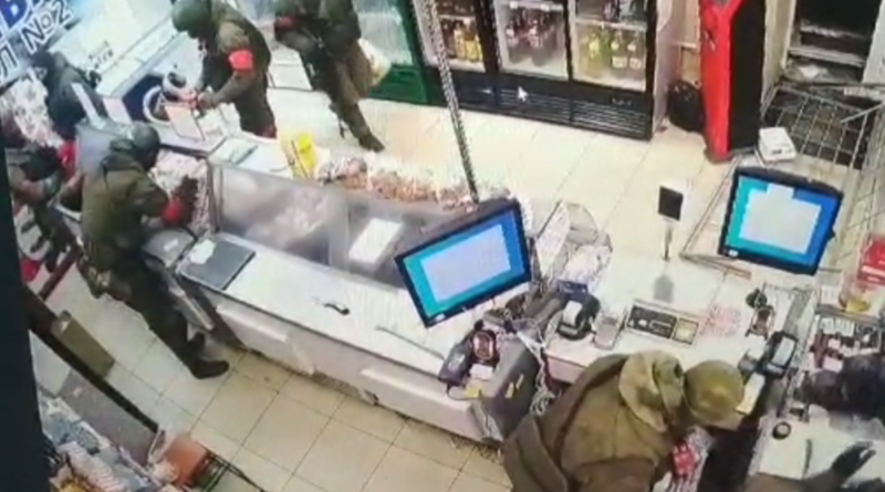 Голодные оккупанты РФ обнесли продуктовый магазин в Сумской области и попали на видео