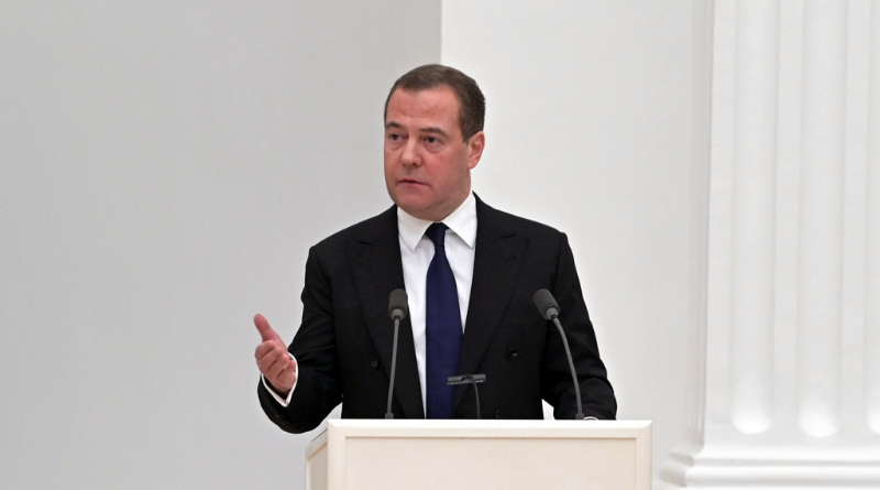 Медведев увидел в санкциях возможность вернуть в России смертную казнь
