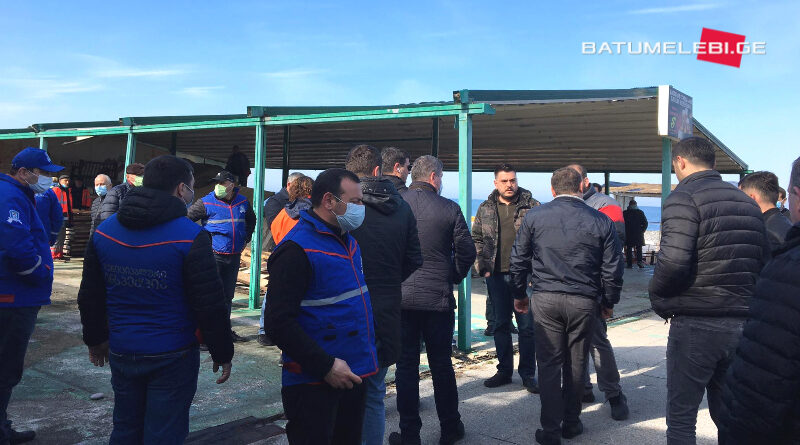 На Батумском бульваре начался демонтаж «Batumi Pier»