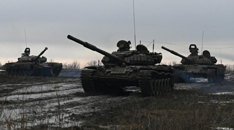 На Сумщине российские танки расстреляли автобус с гражданскими - ОГА