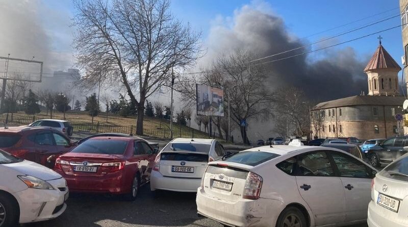 На территории тбилисского рынка Элиава произошел пожар