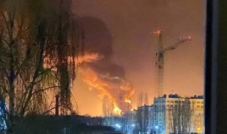 Оккупанты ударили по нефтебазе в Василькове