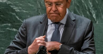 РФ согласится на переговоры с Украиной, если ВСУ сложат оружие - Лавров