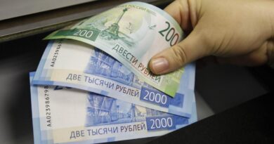 Российский рубль "в коме" на открытии торгов: обрушился на 40%