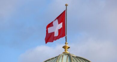 Швейцария отменяет нейтралитет и вводит санкции против России