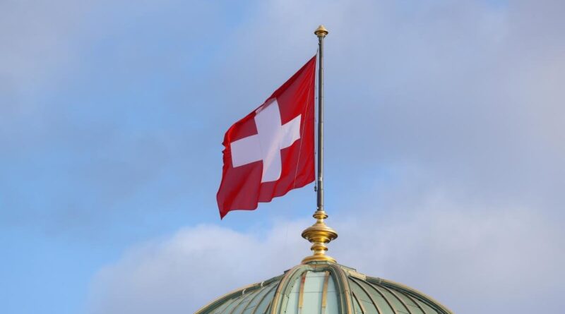 Швейцария отменяет нейтралитет и вводит санкции против России
