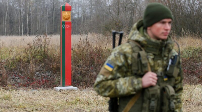 Украина закрывает пункты пропуска через границу с Россией и Беларусью