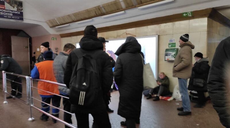 В Киеве из-за боев на проспекте Победы красная линия метро сегодня работать не будет