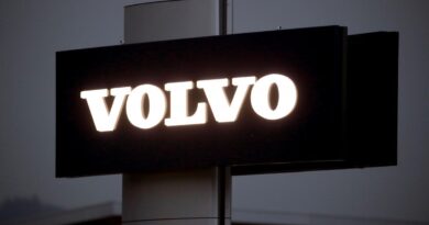 Volvo прекращает выпуск машин в России из-за нападения на Украину