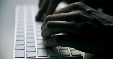 Хакеры Anonymous нацелились на Беларусь: ночью атаковали сайты банков