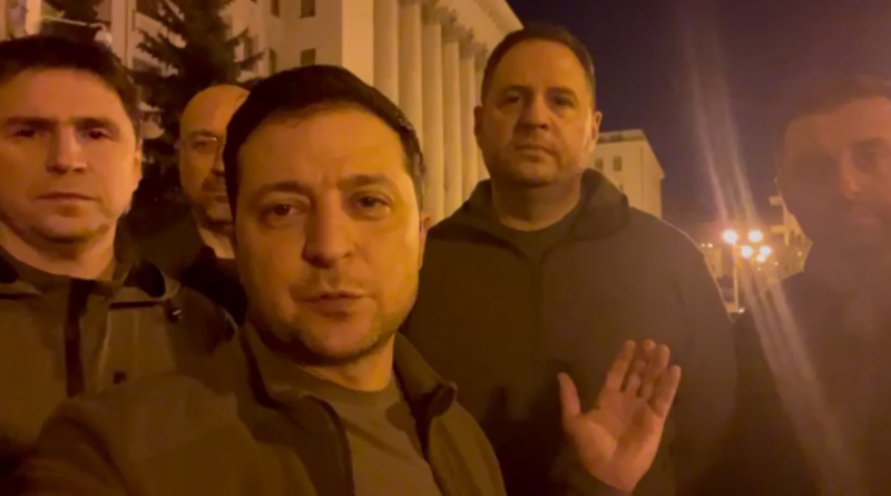 Зеленский остается в Киеве: опубликовано видео с Банковой