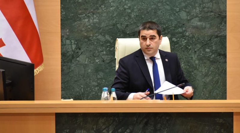 Спикер парламента Грузии призвал депутата, выступавшего на украинском, перейти на грузинский