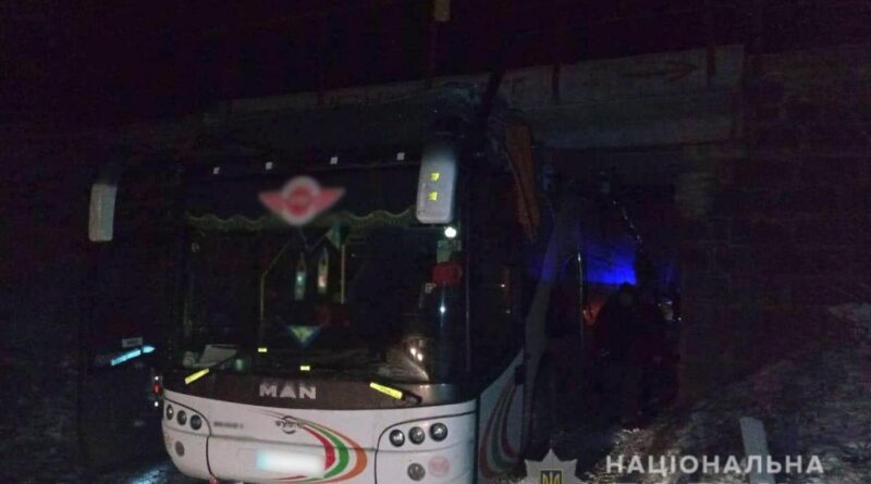 Автобус с эвакуированными попал в ДТП в Черкасской области: есть пострадавшие