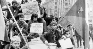 Большинство опрошенных в России оправдывают ввод советских войск в Чехословакию в 1968 году