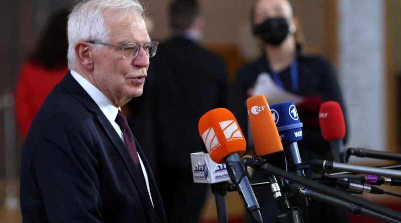 Боррель призывает Россию не нарушать правила безопасности на украинских АЭС