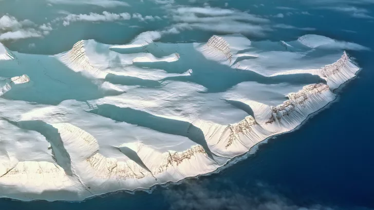 Аномальное потепление одновременно в Антарктиде и Арктике напугало ученых