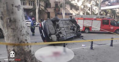 В центре Тбилиси автомобиль сбил ребенка