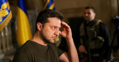 Зеленский предложил Раде продлить военное положение в Украине