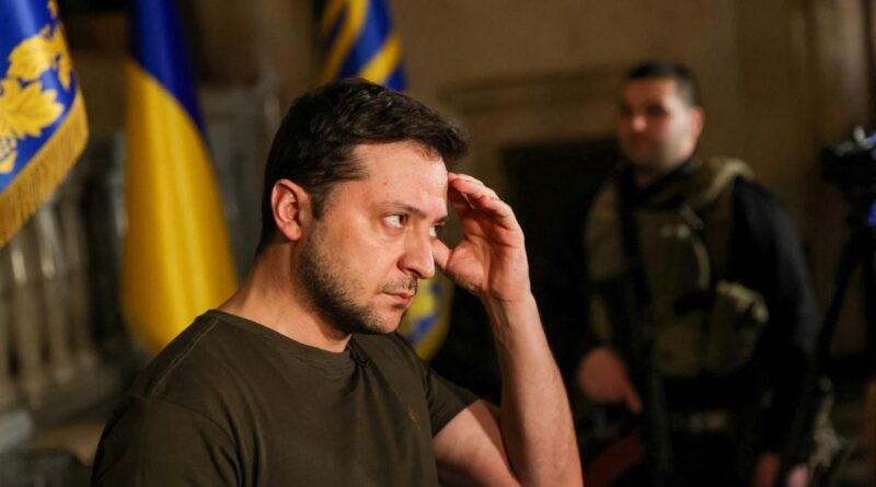 Зеленский предложил Раде продлить военное положение в Украине