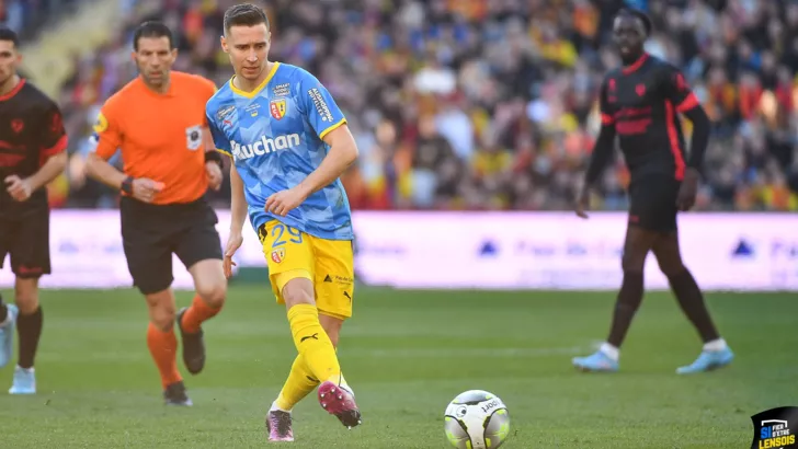 Франция с Украиной. Футбольный клуб вышел на матч в сине-желтой форме