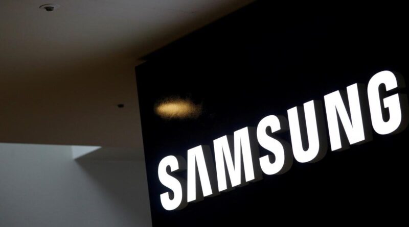 Компания Samsung останавливает поставки смартфонов и чипов в Россию