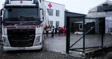 Красный Крест запрещает использовать свою эмблему на авто гуманитарных миссий в Украине – Зеленский