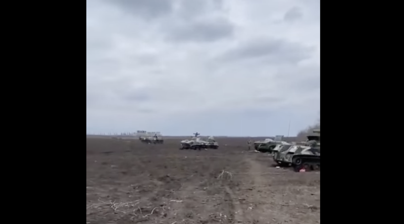 "Наша артиллерия бьет без промаха": на Николаевщине оккупанты бросили технику в поле и убежали