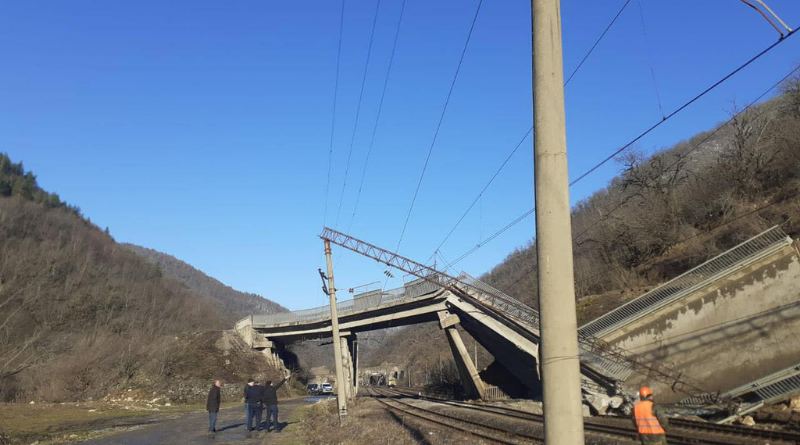 Оползень у села Марели повредил железнодорожное полотно