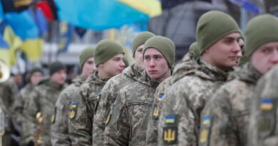 Опрос: 80% украинцев заявили, что готовы защищать страну с оружием в руках