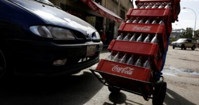 Отечественные торговые сети отказываются работать с Coca-Cola, которая остается в России