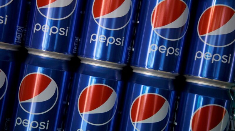 Pepsi прекращает продажу товаров в России, но частично