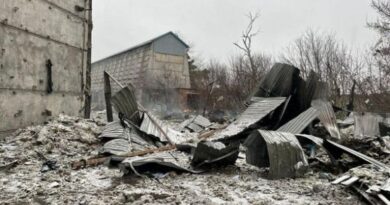 Последствия вражеских обстрелов в Киевской области: в Ирпене работают спасатели, после взрыва в Белой Церкви тушат пожар