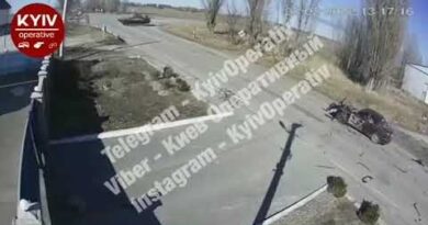 Расстрел российско-фашистскими оккупантами гражданской машины с престарелыми украинцами.