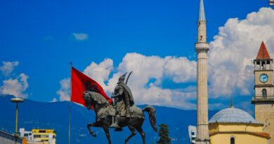 Столица Албании переименует в "Свободную Украину" улицу, где расположено посольство РФ